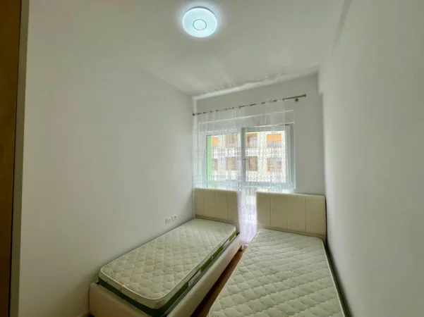 Tirane, jepet me qera apartament 2+1+Ballkon Kati 5, 70 m² 500 € (Rezidenca Mangalem 21)