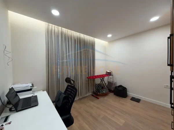 Tirane, shes apartament 3+1+Ballkon Kati 3, 145 m² 450.000 € 
