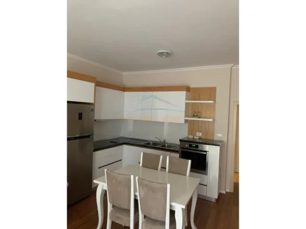 Tirane, shes apartament 1+1+Ballkon Kati 2, 73 m² 200.000 € 