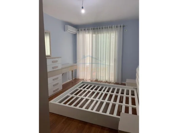 Tirane, shes apartament 1+1+Ballkon Kati 2, 73 m² 200.000 € 