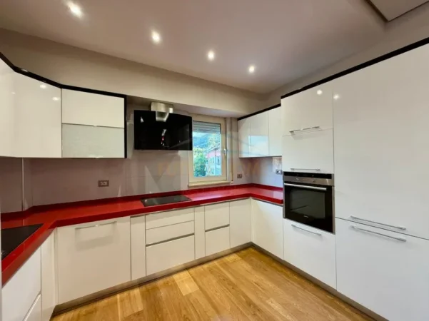 Tirane, shitet apartament 2+1+Aneks+Ballkon Kati 4, 97 m² 262.000 € 