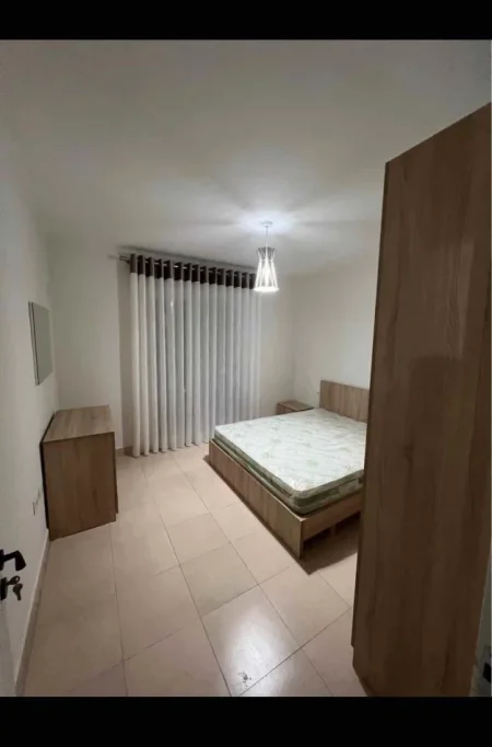 Tirane, jepet me qera apartament 1+1 Kati 5, 75 m² 400 € (Shkolla Ardian Klosi tek 5 Maji)