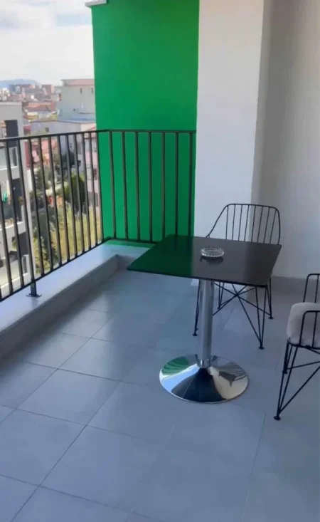 Tirane, jepet me qera apartament 1+1 Kati 5, 75 m² 400 € (Shkolla Ardian Klosi tek 5 Maji)