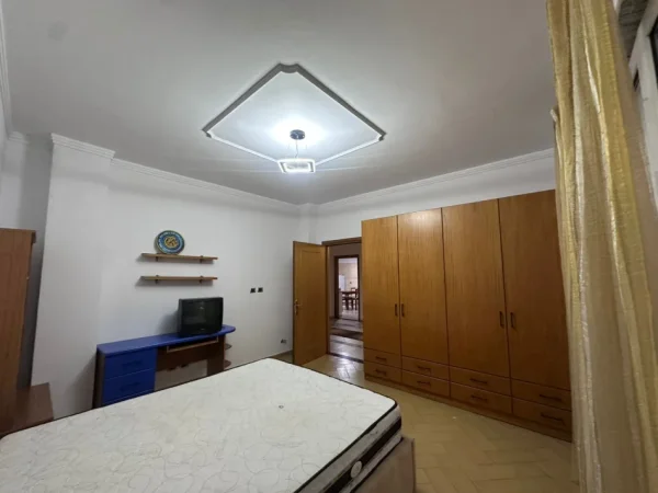 Tirane, jepet me qera nga Pronari, pa-komision Vile 2+1+Aneks+Ballkon Kati 3, 140 m² 501 € (Rr. Myslym Keta)