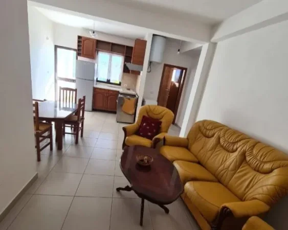 Tirane, jepet me qera apartament 1+1+Aneks+Ballkon Kati 1, 55 m² 300 € (sauk)