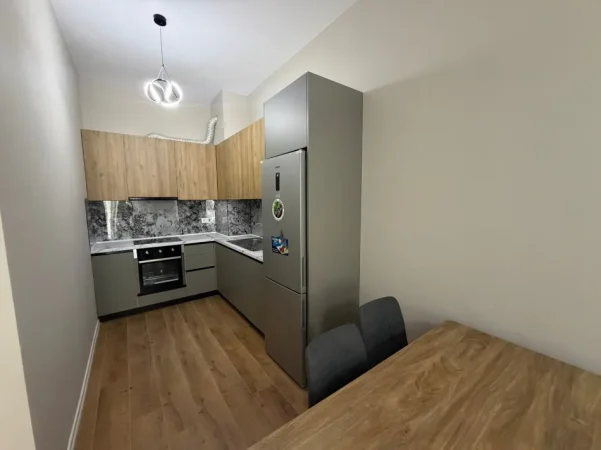 Tirane, jepet me qera apartament 1+1+Ballkon Kati 6, 70 m² 550 € (Apartament 1+1 Per Qera Laprake Plotesisht I Mobiluar)