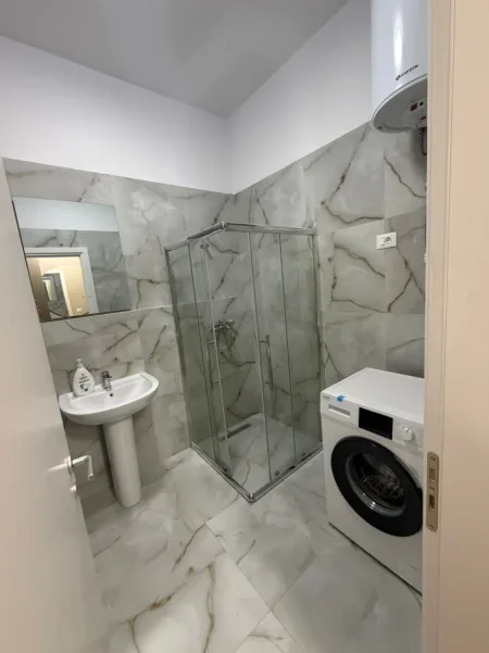 Tirane, jepet me qera apartament 1+1+Ballkon Kati 6, 70 m² 550 € (Apartament 1+1 Per Qera Laprake Plotesisht I Mobiluar)