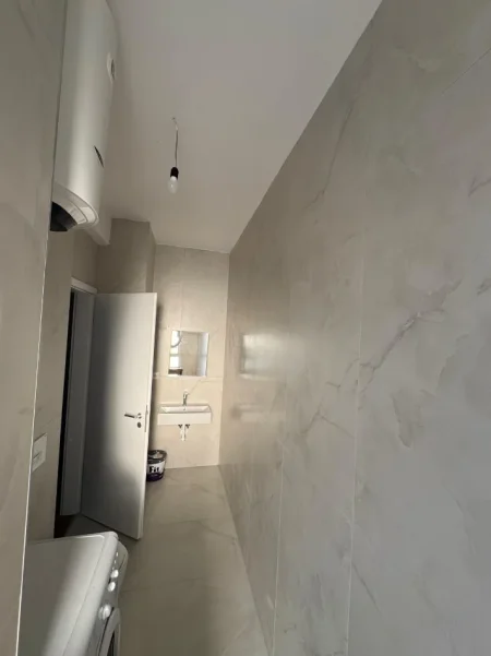 Tirane, jepet me qera apartament 1+1+Ballkon Kati 2, 65 m² 400 € (Apartament 1+1 Per Qera Fresk Totalisht I Mobiluar)