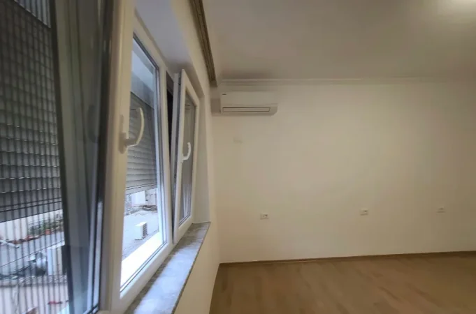 Tirane, jepet me qera ambjent biznesi Kati 3, 88 m² 120,000 ALL