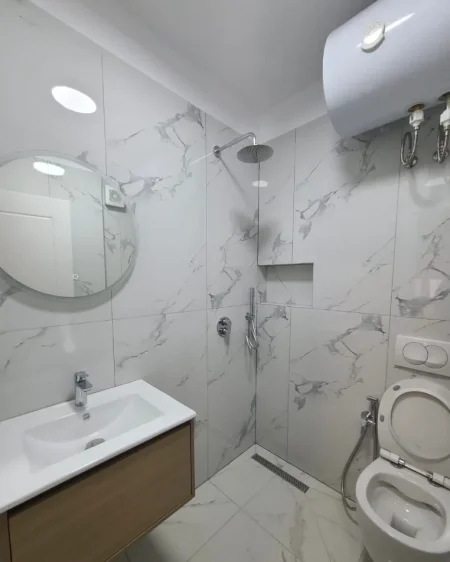 Tirane, jepet me qera ambjent biznesi Kati 3, 88 m² 120,000 ALL