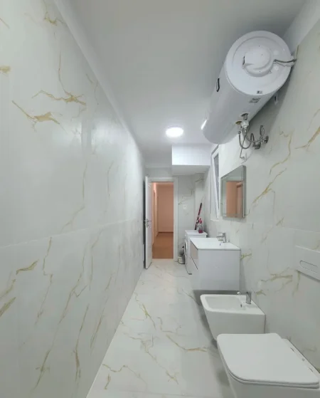 Tirane, jepet me qera ambjent biznesi Kati 3, 88 m² 120,000 ALL