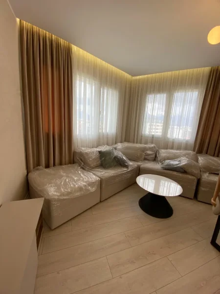 Tirane, jepet me qera apartament 2+1+Ballkon , 140 m² 750 € (Prane EGLO)