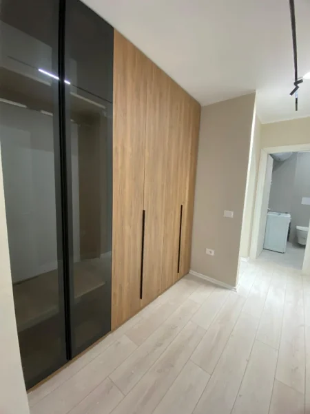 Tirane, jepet me qera apartament 2+1+Ballkon , 140 m² 750 € (Prane EGLO)