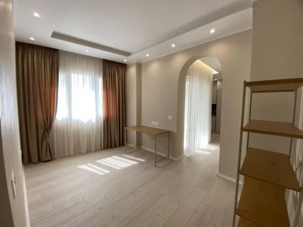 Tirane, jepet me qera apartament 2+1+Ballkon , 140 m² 750 € (Prane EGLO)