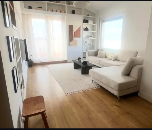 Tirane, jepet me qera apartament duplex 2+1+Aneks+Ballkon Kati 6, 180 m² 1.200 € (kodra e diellit)