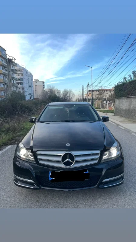 Durres, shitet makine Nafte, e zeze automatik Kondicioner
