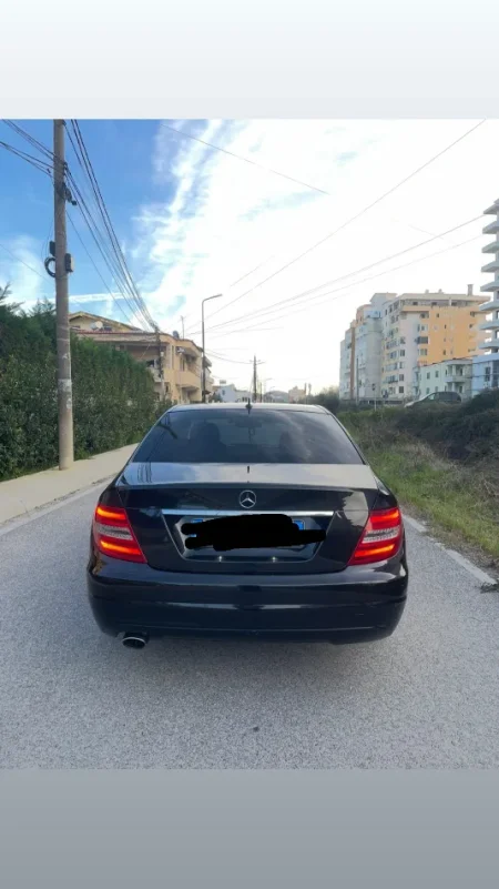 Durres, shitet makine Nafte, e zeze automatik Kondicioner