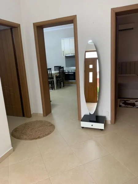 Tirane, jepet me qera apartament 2+1 Kati 1, 80 m² 500 € (Vilat Amerikane)