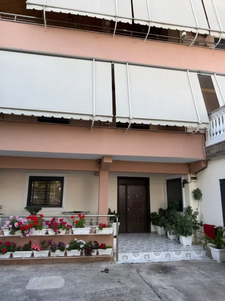 Tirane, jepet me qera Vile 2+1+Ballkon Kati 2, 161 m² 500 € (Rruga 5maji)