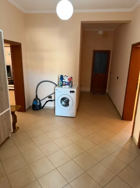 Tirane, jepet me qera Vile 2+1+Ballkon Kati 2, 161 m² 500 € (Rruga 5maji)