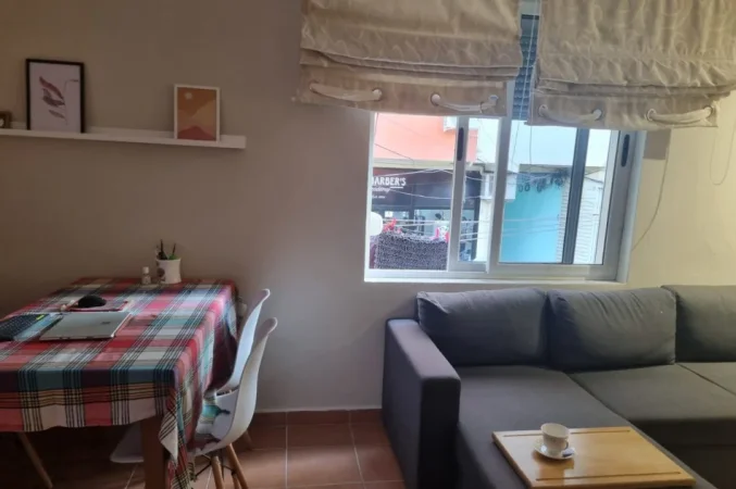 Tirane, jepet me qera apartament 1+1 Kati 2, 50 m² 450 € (Ali Demi)