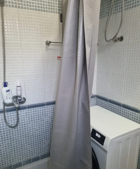 Tirane, jepet me qera apartament 1+1 Kati 2, 50 m² 450 € (Ali Demi)