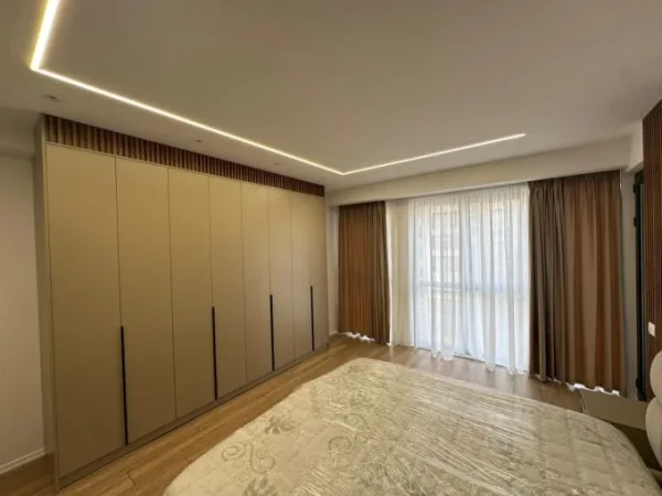 Tirane, jepet me qera apartament 2+1 Kati 6, 110 m² 740 € (Yzberisht)