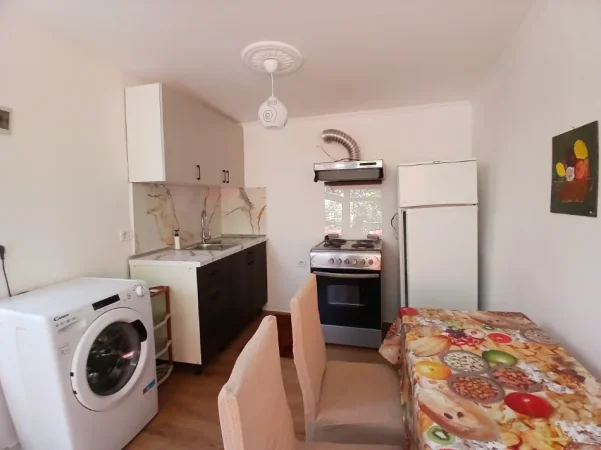 Tirane, jepet me qera apartament 1+1+Aneks Kati 1, 80 m² 400 € (Naim frasheri)