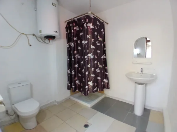 Tirane, jepet me qera apartament 1+1+Aneks Kati 1, 80 m² 400 € (Naim frasheri)