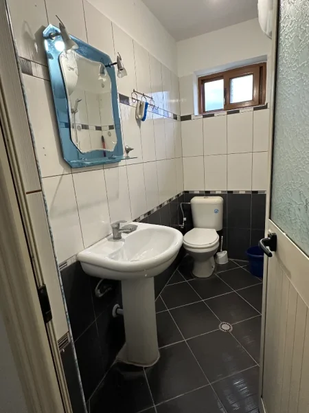 Tirane, jepet me qera apartament 1+1 Kati 1, 55 m² 30.000 € (Rruga Agush Gjergjevica, mbrapa Kryegjyshates Bektashiane)