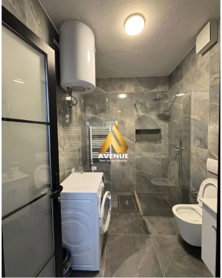 Tirane, jepet me qera apartament 1+1+Ballkon Kati 1, 65 m² 650 € (Bulevardi zogu i pare)