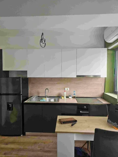Tirane, jepet me qera apartament 1+1 Kati 1, 50 m² 400 € (Stacioni i Trenit)