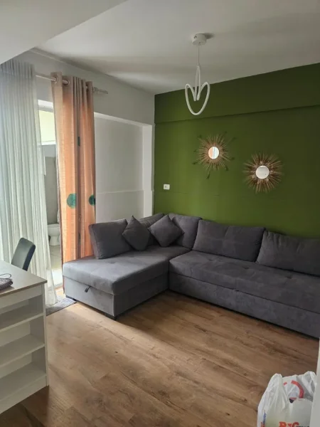 Tirane, jepet me qera apartament 1+1 Kati 1, 50 m² 400 € (Stacioni i Trenit)