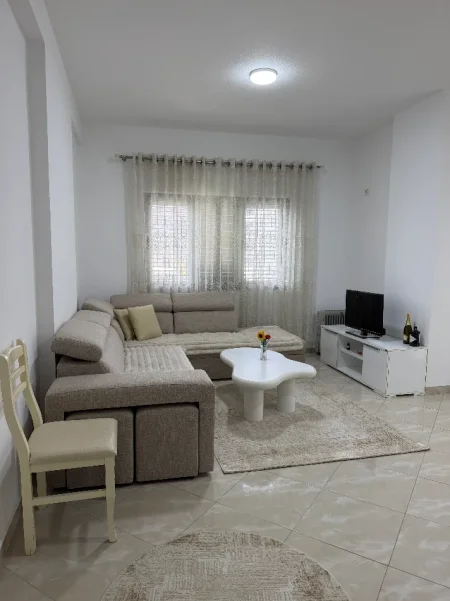 Tirane, jepet me qera apartament 2+1+Ballkon Kati 3, 98 m² 500 € (Rr. Demokracia, Unaza e Re (Paskuqan))