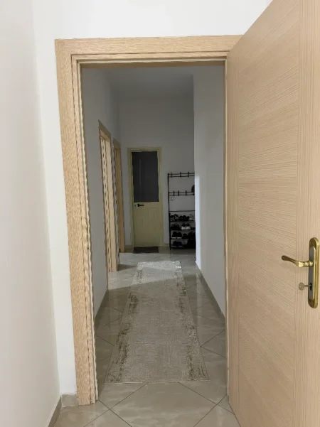 Tirane, jepet me qera apartament 2+1+Ballkon Kati 3, 98 m² 500 € (Rr. Demokracia, Unaza e Re (Paskuqan))