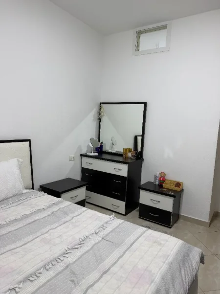 Tirane, jepet me qera apartament 2+1+Ballkon Kati 3, 98 m² 500 € (Rr. Demokracia, Unaza e Re (Paskuqan))