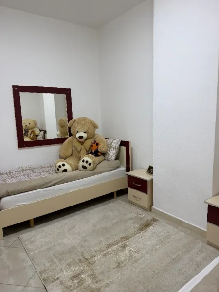Tirane, jepet me qera apartament 2+1+Ballkon Kati 3, 98 m² 500 € (Rr. Demokracia, Unaza e Re (Paskuqan))