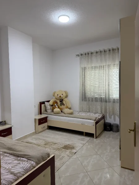 Tirane, jepet me qera apartament 2+1+Ballkon Kati 3, 98 m² 500 € (Rr. Demokracia, Unaza e Re (Paskuqan))