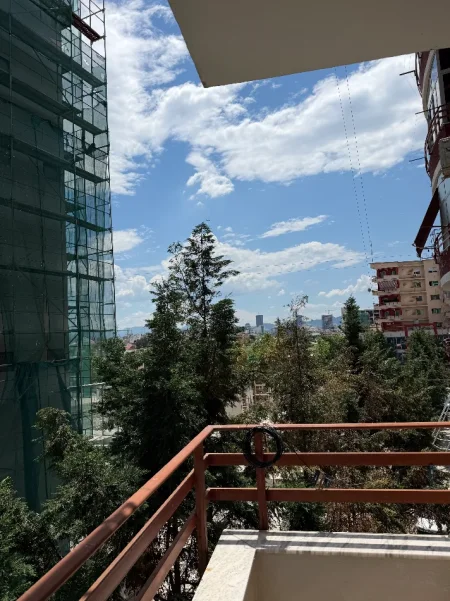 Tirane, jepet me qera apartament 2+1+Ballkon Kati 3, 98 m² 500 € (Rr. Demokracia, Unaza e Re (Paskuqan))