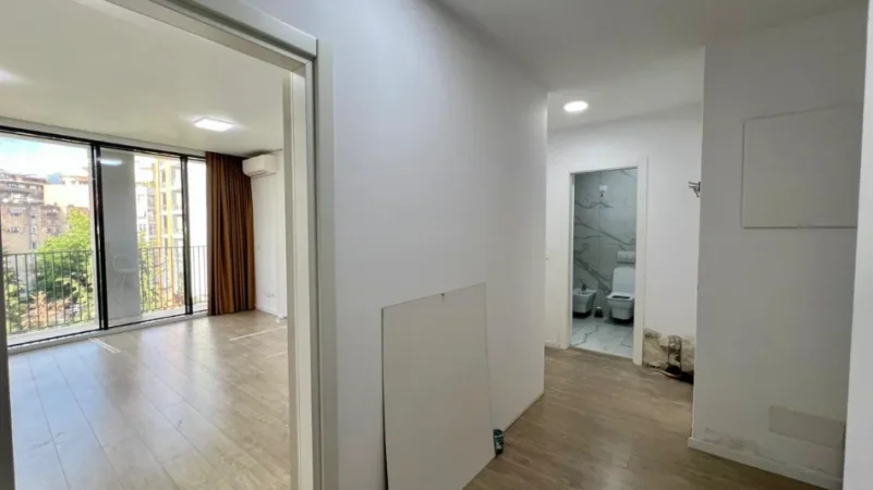 ZYRE ME QERA: 2 Amb. Pune📍Lake View Res. (Rr. E Kosovareve) ||+1 P.Parkimi🅿️ - 1100€/Muaj - S.75m² || Biznese qe kerkojne imazh profesional