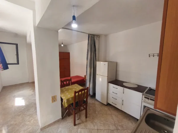 Tirane, jepet me qera garsonier Kati 1, 40 m² 250 € (Prane shkolles bashkim fino)