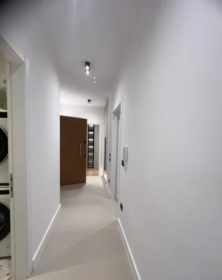 Tirane, jepet me qera apartament 2+1 Kati 1, 90 m² 1.000 € (Oxhaku)