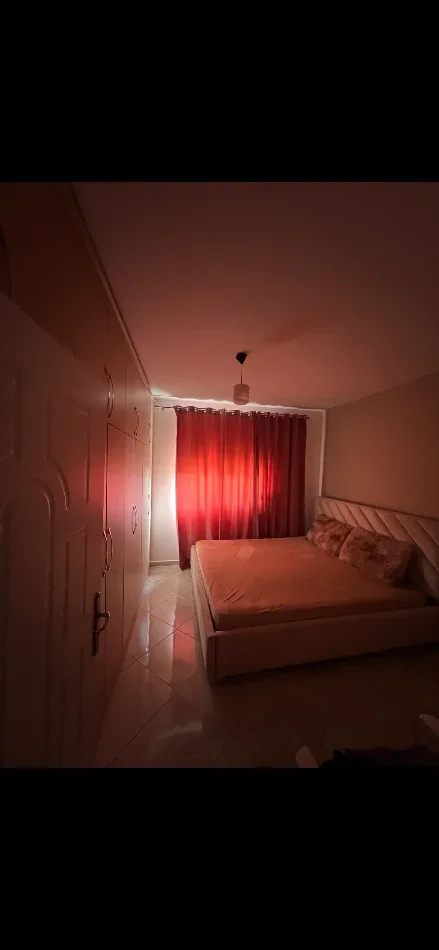 🏡 SHITET APARTAMENT 1+1 60 m2 + 16m2 VERANDË E SHFRYTËZUESHME – LAPRAKË (ZONË SHUMË E KËRKUAR)