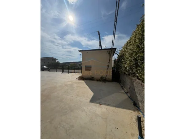 Tirane, jepet me qera magazine , 500 m² 2.000 € (VORE MARIKAJ)