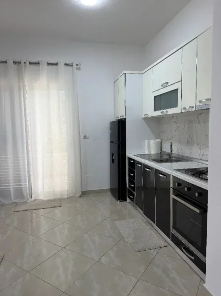 Tirane, jepet me qera apartament 2+1 Kati 3, 98 m² 500 € (Unaza e Madhe)