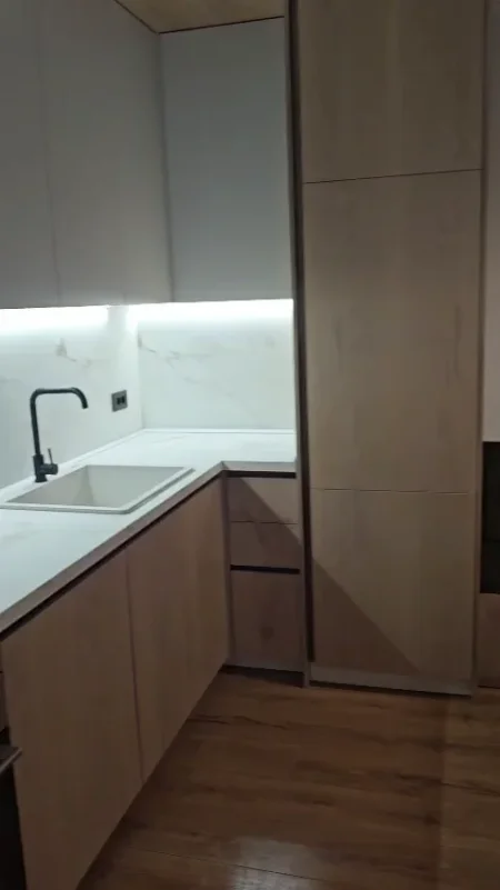 Shqiperi, jepet me qera nga Pronari, pa-komision apartament 1+1+Ballkon Kati 10, 75 m² 1.000 € 
