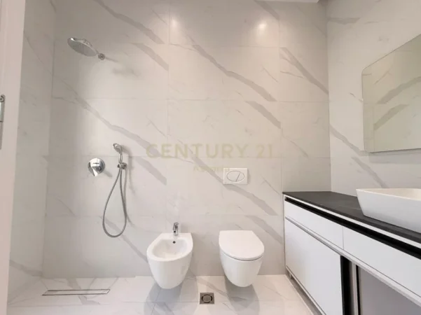 Tirane, jepet me qera apartament 2+1+Ballkon Kati 8, 115 m² 1.500 € (delijorgji)