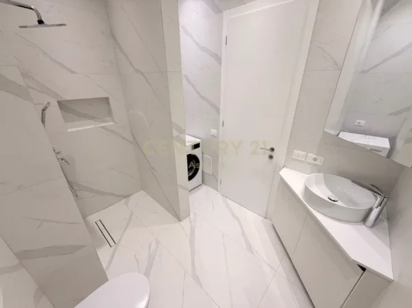Tirane, jepet me qera apartament 2+1+Ballkon Kati 8, 127 m² 1.600 € (delijorgji)