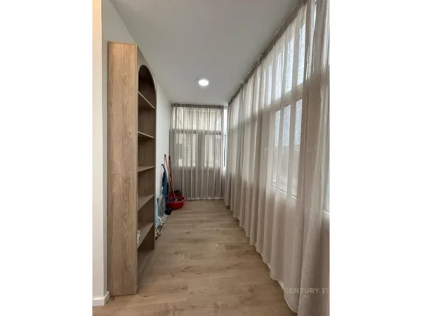 Tirane, jepet me qera apartament 1+1 Kati 4, 70 m² 650 € 
