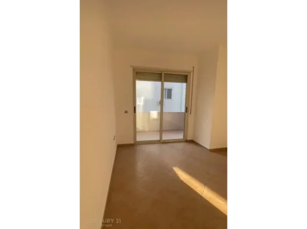 Tirane, shitet apartament 2+1+Ballkon , 99 m² 220.000 € (rr liqeni i thate)